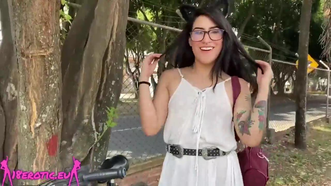 How to ride a bike while i fuck my pussy with a dildo?